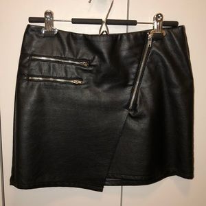 Faux leather skirt with zippers